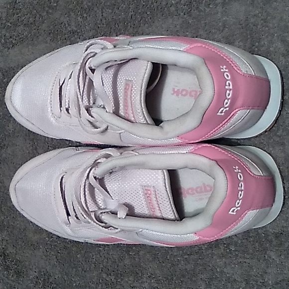 Reebok - Picture 3 of 5